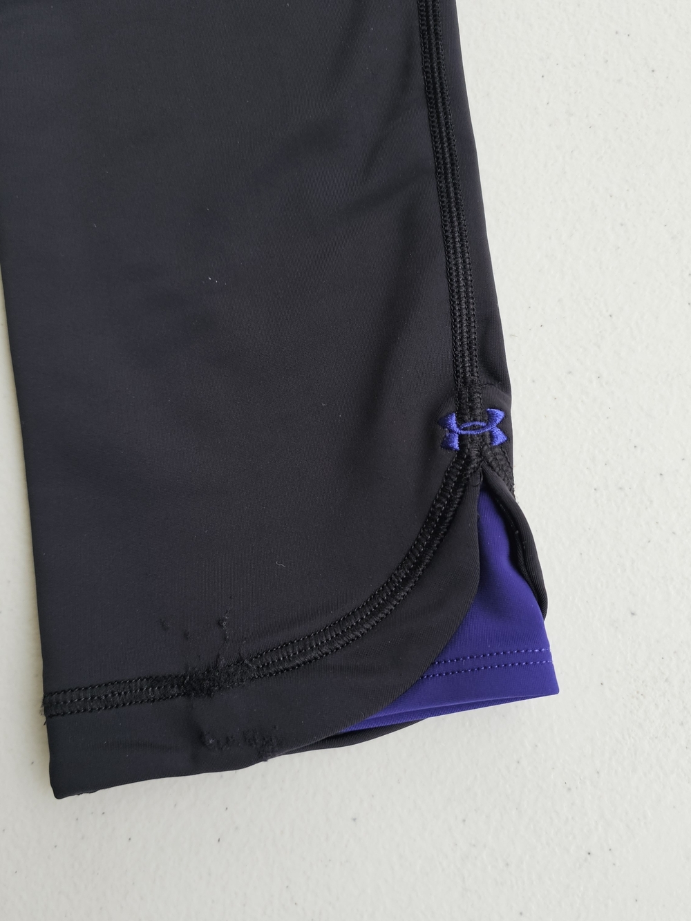 Under Armour Womens Capri Leggings Small Black Purple Cropped Workout - Picture 5 of 5